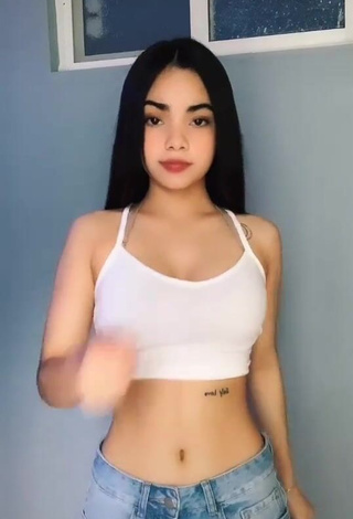 Alluring Valeria Perez Shows Cleavage in Erotic White Crop Top