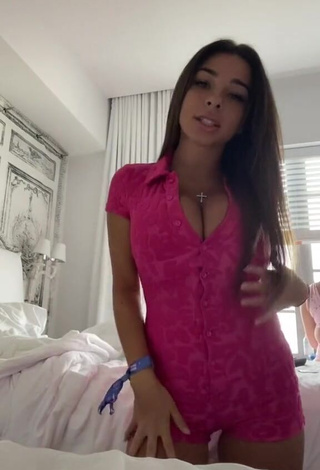 Sexy alexuh1 Shows Cleavage in Pink Bodysuit