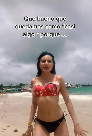 Sexy Karen Andrea Vanegas Shows Cleavage in Bikini at the Beach