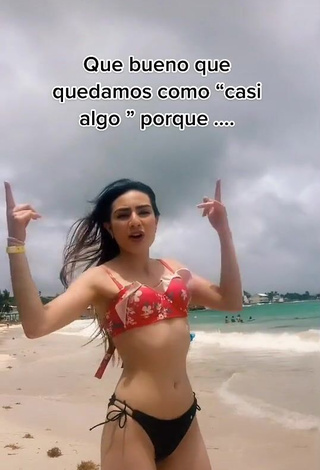 3. Sexy Karen Andrea Vanegas Shows Cleavage in Bikini at the Beach