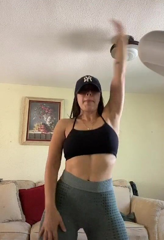 Hot Mariel Araujo in Leggings