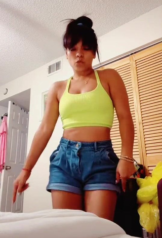 1. Hot Cielo Torres Shows Cleavage in Light Green Crop Top