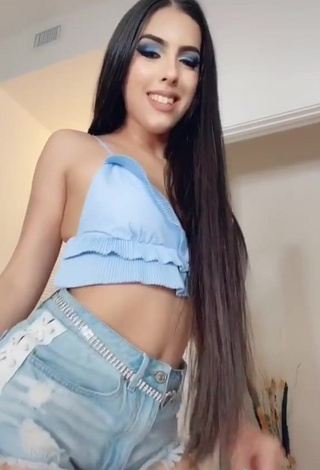 Sexy Clauditaa.montes Shows Cleavage in Blue Crop Top