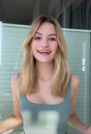 1. Sexy Oliwka Mintoli Shows Cleavage in Grey Crop Top