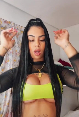 1. Nathi Rodrigues Demonstrates Erotic Cleavage (Underboob)