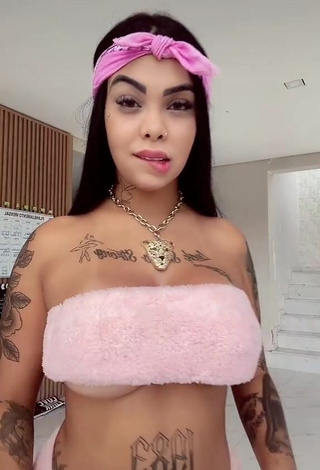 1. Hot Nathi Rodrigues Shows Cleavage in Pink Tube Top (Underboob)