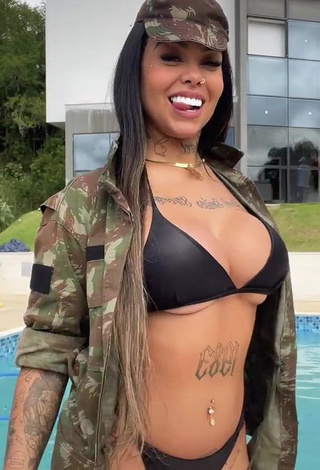 4. Hot Nathi Rodrigues Shows Butt at the Pool (Underboob)