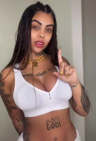 1. Hot Nathi Rodrigues Shows Cleavage in White Crop Top