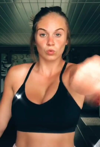 1. Desirable Doriane_lob Shows Cleavage in Black Crop Top and Bouncing Boobs