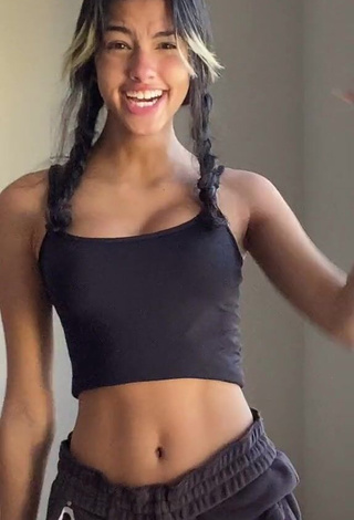 1. Sweet Maria Eduarda de Matos Barbosa Shows Cleavage in Cute Black Crop Top and Bouncing Boobs