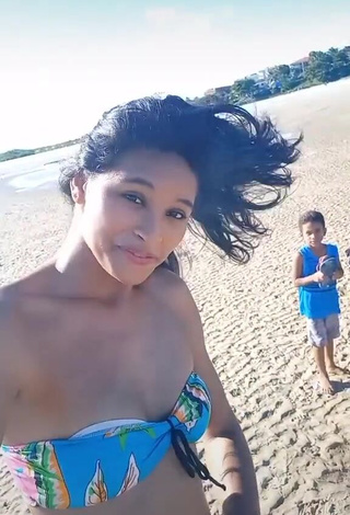 1. Hot Elisane Shows Cleavage in Bikini at the Beach