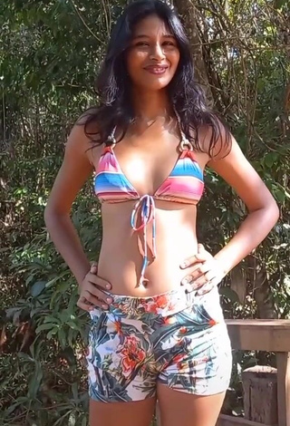 Hot Elisane Shows Cleavage in Bikini Top