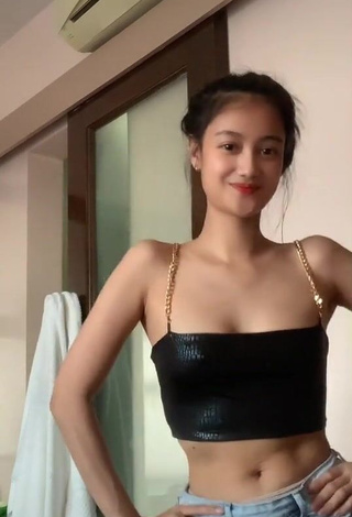 3. Hottie Gerlyn Severa Shows Cleavage in Black Crop Top