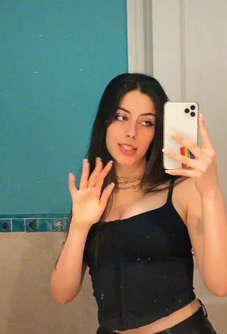 Hot Shuli Morelli Shows Cleavage in Black Crop Top