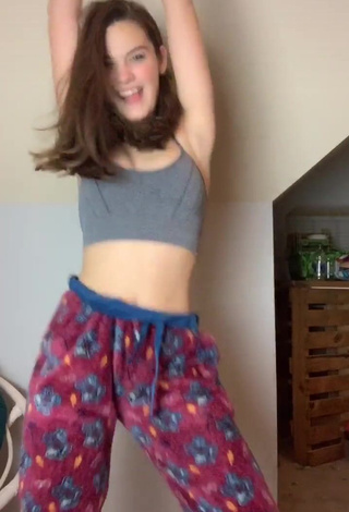 3. Sexy Faith Moormeier Shows Cleavage in Grey Crop Top and Bouncing Tits