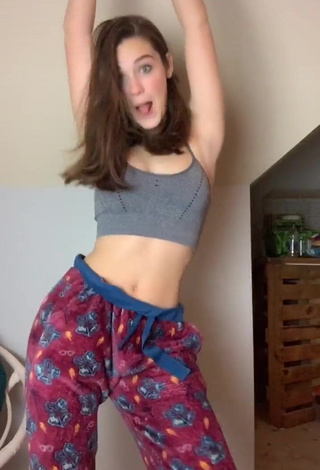 4. Sexy Faith Moormeier Shows Cleavage in Grey Crop Top and Bouncing Tits