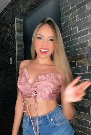 Sexy Iriannys Pinzon Shows Cleavage in Pink Crop Top and Bouncing Boobs