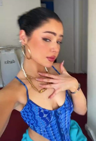 3. Hot Izzy Shea Shows Cleavage in Blue Crop Top