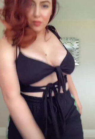 1. Erotic Jane Rocci Shows Cleavage in Black Crop Top