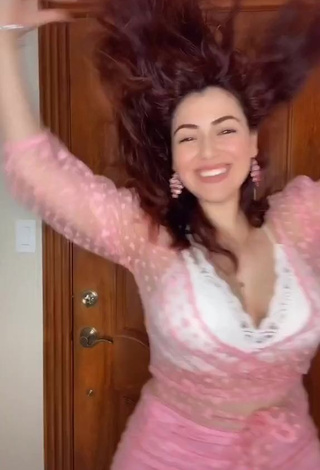 4. Seductive Jane Rocci Shows Cleavage in White Crop Top and Bouncing Big Boobs