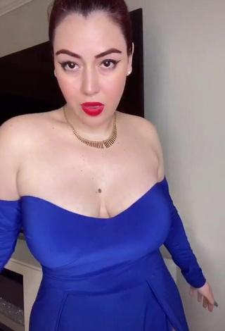 1. Sexy Jane Rocci Shows Cleavage in Blue Dress