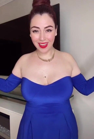 4. Sexy Jane Rocci Shows Cleavage in Blue Dress