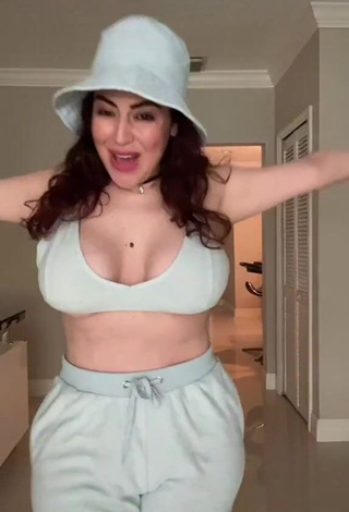 1. Sexy Jane Rocci Shows Cleavage in Grey Crop Top and Bouncing Big Breasts