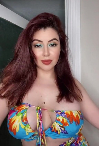 Hot Jane Rocci Shows Cleavage in Tube Top