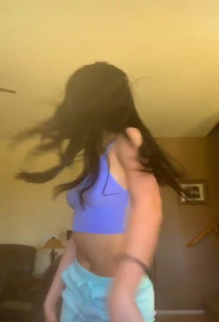 4. Hot Kailey Amora Shows Cleavage in Blue Crop Top