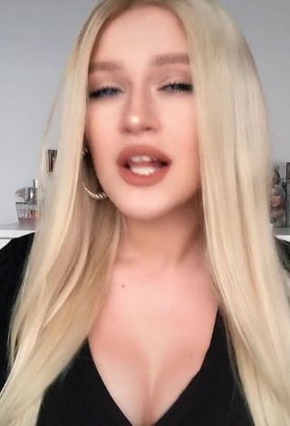 Karolina Marciniec (@karola_lna) - Nude Videos from TikTok