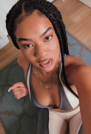 1. Beautiful K'lian Ariah Shows Cleavage in Sexy Crop Top