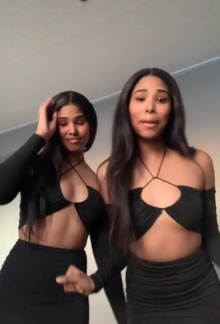 1. Hot Lauren and Lara Shows Cleavage in Black Crop Top