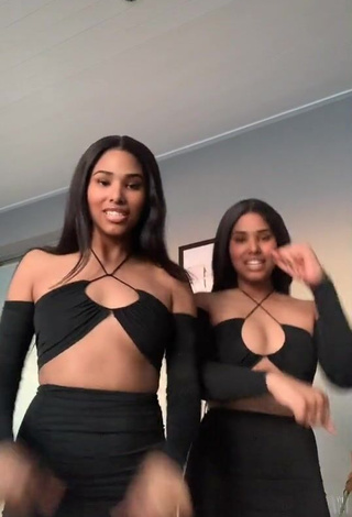 1. Sexy Lauren and Lara Shows Cleavage in Black Crop Top