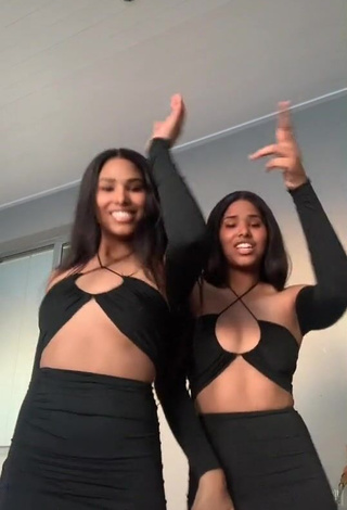 4. Sexy Lauren and Lara Shows Cleavage in Black Crop Top