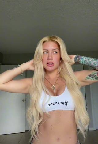 4. Sexy Leslieshawoficial Shows Cleavage in White Crop Top