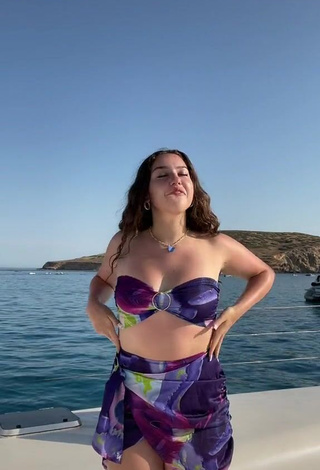 Hot Mariam Raidi Shows Cleavage in Bikini Top in the Sea