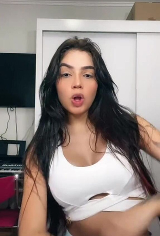 1. Sexy Henny Shows Cleavage in White Crop Top