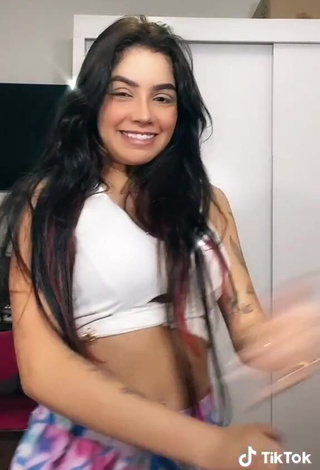 3. Sexy Henny Shows Cleavage in White Crop Top