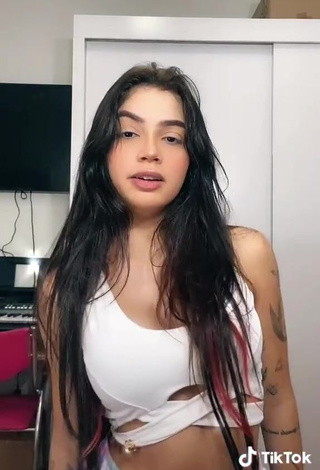 4. Sexy Henny Shows Cleavage in White Crop Top