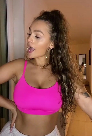 1. Hot Jeje Lopes Shows Cleavage in Pink Crop Top