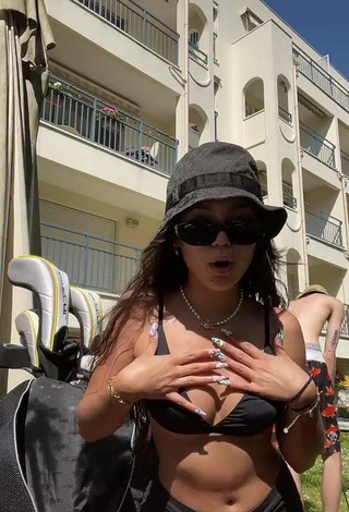 1. Sexy Mai Lee Shows Cleavage in Black Bikini Top