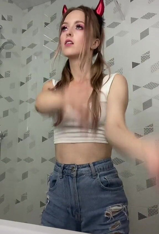 3. Sexy Nastya Shows Cleavage in White Crop Top