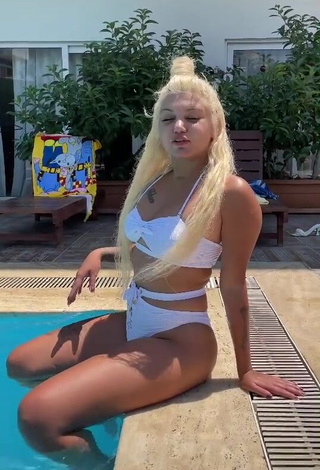 Hot Nazlibuyukyaldiz Shows Cleavage in White Bikini at the Pool