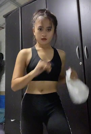 Hot noimnotsai Shows Cleavage in Black Crop Top