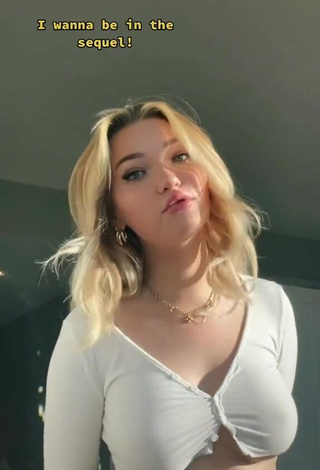 4. Hot Alyssa McKay Shows Nipples Braless (Underboob)