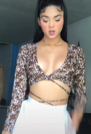 Sweet Paola del Castillo Shows Cleavage in Cute Leopard Crop Top