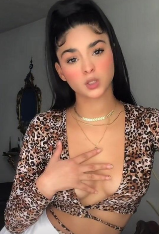 1. Hot Paola del Castillo Shows Cleavage in Leopard Crop Top