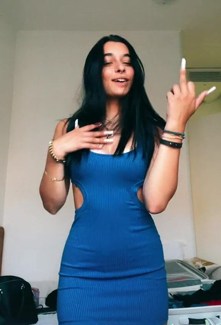 4. Sexy Sofia Crisafulli Shows Cleavage in Blue Dress