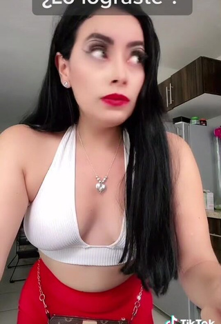 4. Beautiful Sara Marti Shows Cleavage in Sexy White Crop Top