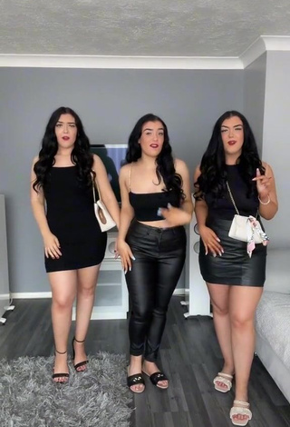 Hot Terrytriplets Shows Cleavage and Bouncing Tits